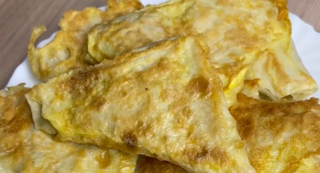 Дуже смачні та ситні конвертики з лаваша на сніданок: рецепт простий і швидкий, а смак неперевершений 