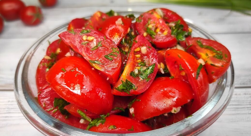 Закуска розлітається на ура: шедевральні помідори по-італійськи для всієї сімʼї на свято і кожен день 