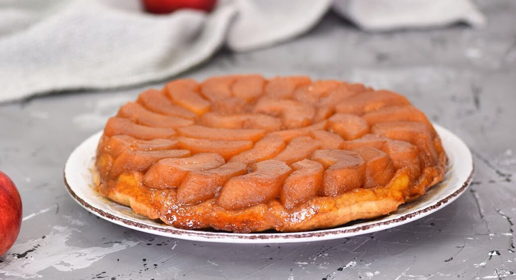 Цю смакоту ви миттєво приготуєте та миттєво з’їсте: пирога за цим простим рецептом завжди буде мало 