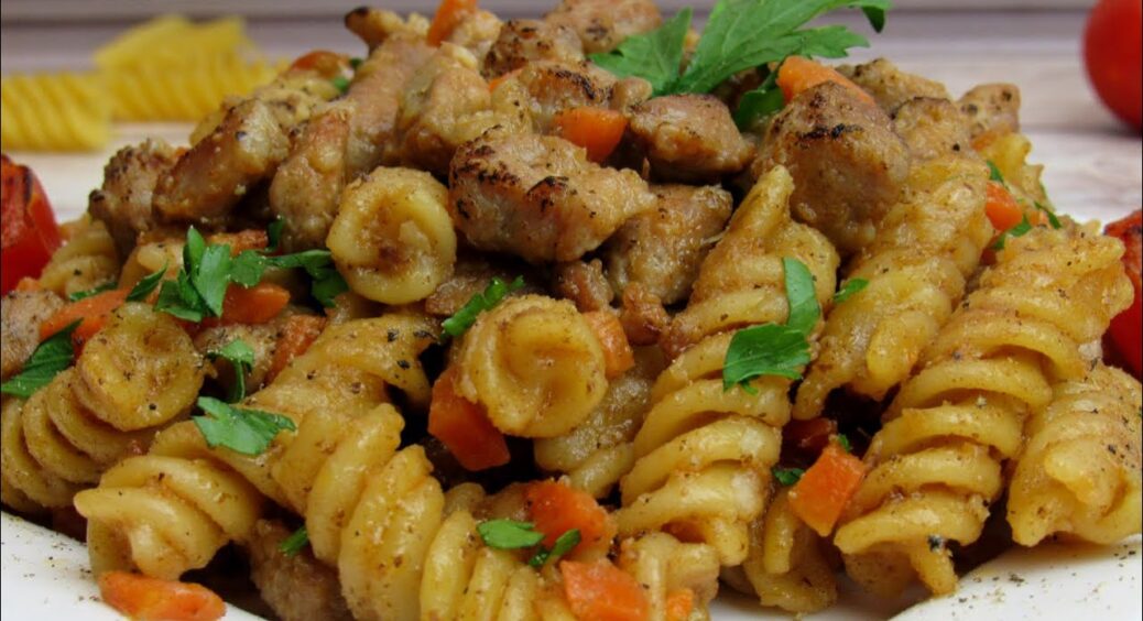 Прицмокуватимете від задоволення: рецепт неймовірного плову з макаронів та м’яса, і жодного рису 