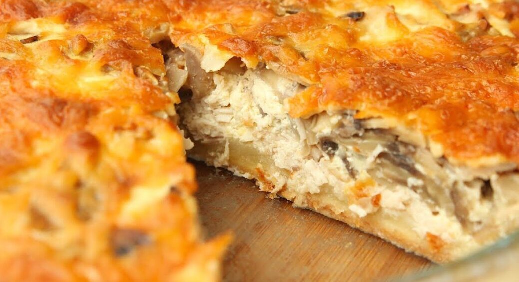 Смачний рецепт пісочного пирога з куркою і грибами: потіште своїх рідним неймовірним смаком 