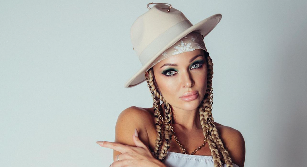 Американська дружина Влада Ями змінила імідж і не впізнала себе після: “Волосся пересушене та дуже вигоріло” 