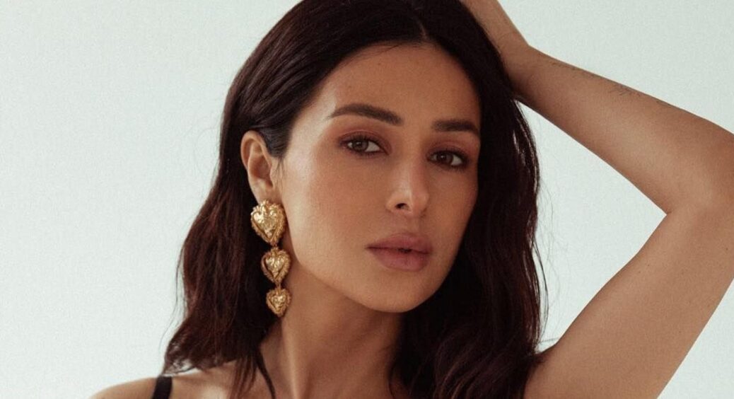 На порозі материнства: Злата Огнєвіч не змогла приховати округлий живіт ні за жакетом, ні за піджаком 