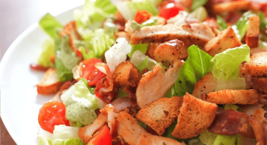 Якщо гості вже на порозі: салат із трьох інгредієнтів, який готується всього за декілька хвилин 