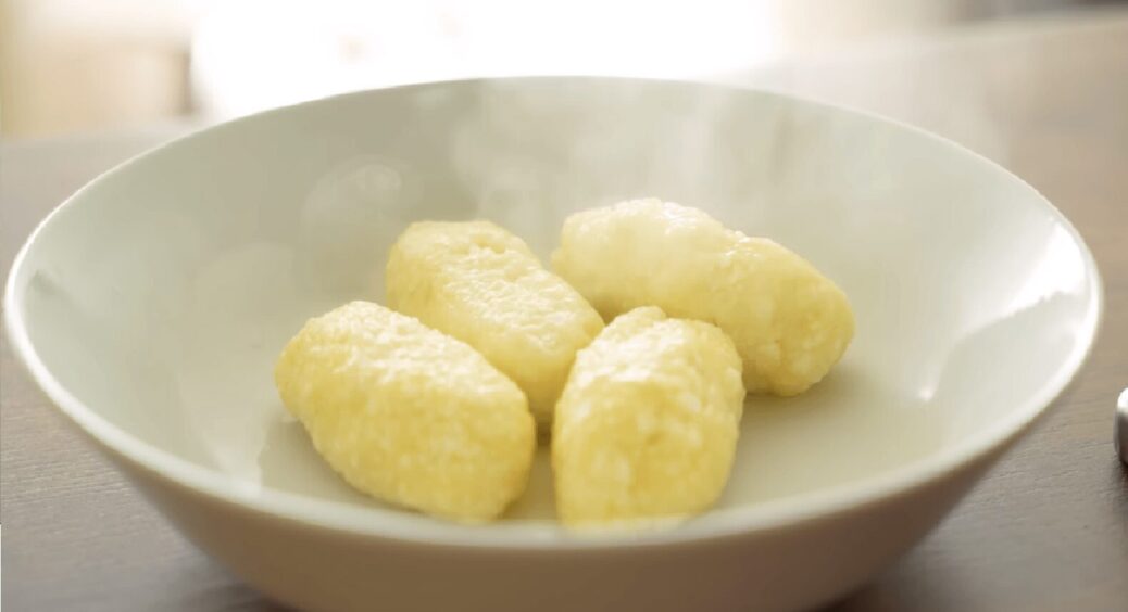 Дивовижні вареники “Начинка в начинці”: такі смачні, що можна з’їсти цілу миску, і навіть не помітити 