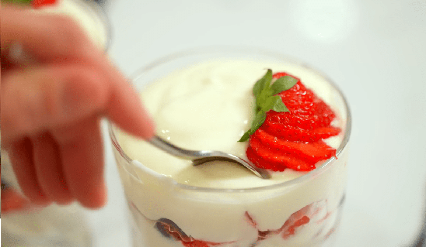 Рецепт приготування швидкого десерту з ягодами