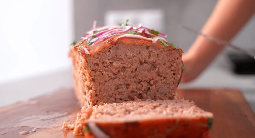 Чудова альтернатива котлетам без смаження: соковитий м’ясний хліб з фаршу духовці. Улюблений рецепт 