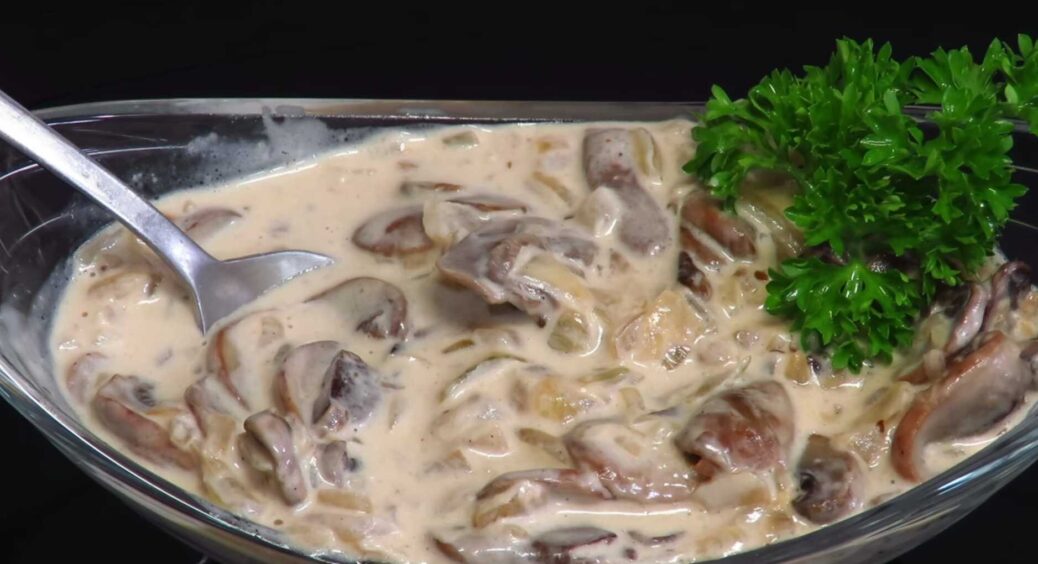 Грибний соус, який підійде до будь-якого гарніру: готуємо справжню галицьку мачанку у декілька кроків 