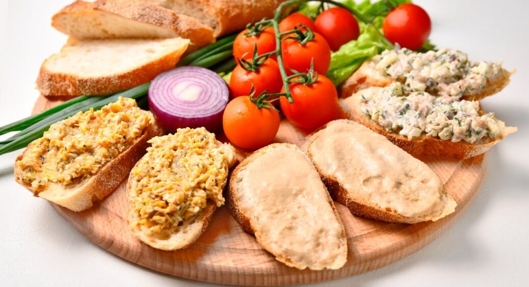 Вітамінний скарб для ідеальних на смак бутербродів: ніжна та ароматна намазка на хліб з курячої печінки 