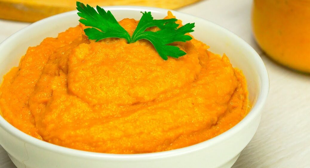 У вас усі будуть просити цей рецепт: готуємо смачну овочеву ікру з томатною пастою та плавленим сиром 