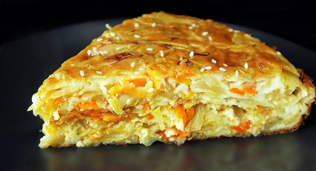 На тарілці нічого не залишиться: рецепт ситного і ніжного пирога з лавашу з капустою, яйцем та сметаною 