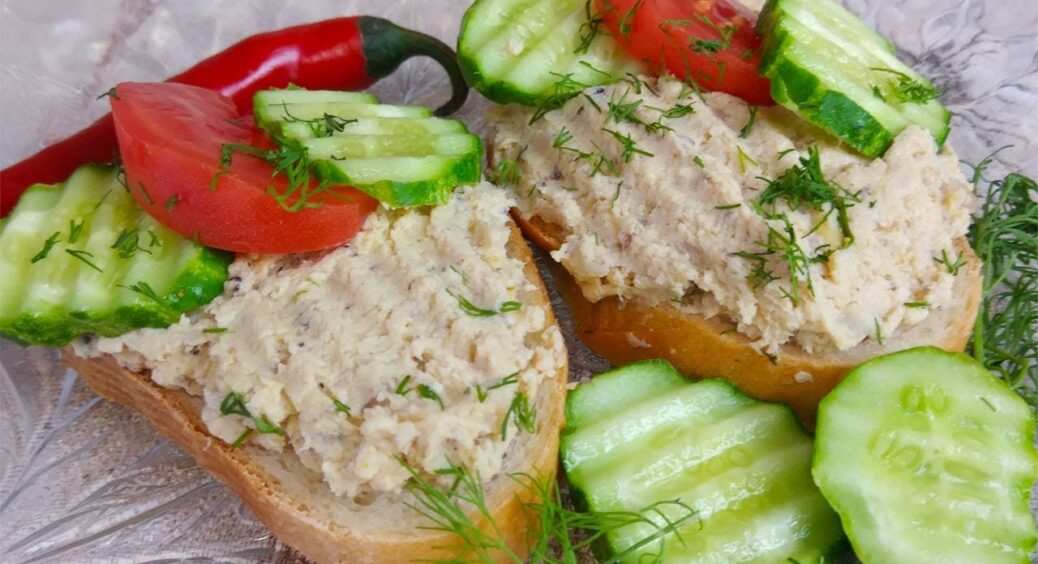 Усього півгодини, а ваш чоловік буде у захваті весь день: рецепт неймовірної м’ясної “Єгерської закуски” 