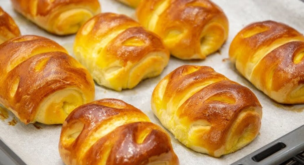 Як тільки відвернетеся — з’їдять усю тарілку: рецепт фантастичних пиріжків з яблуками та хрусткою скоринкою 