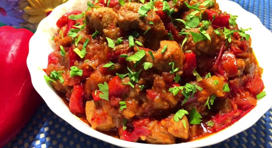 М’ясо з баклажанами по-грузинськи: рецепт смачної страви, яка стане хітом на святковому столі 