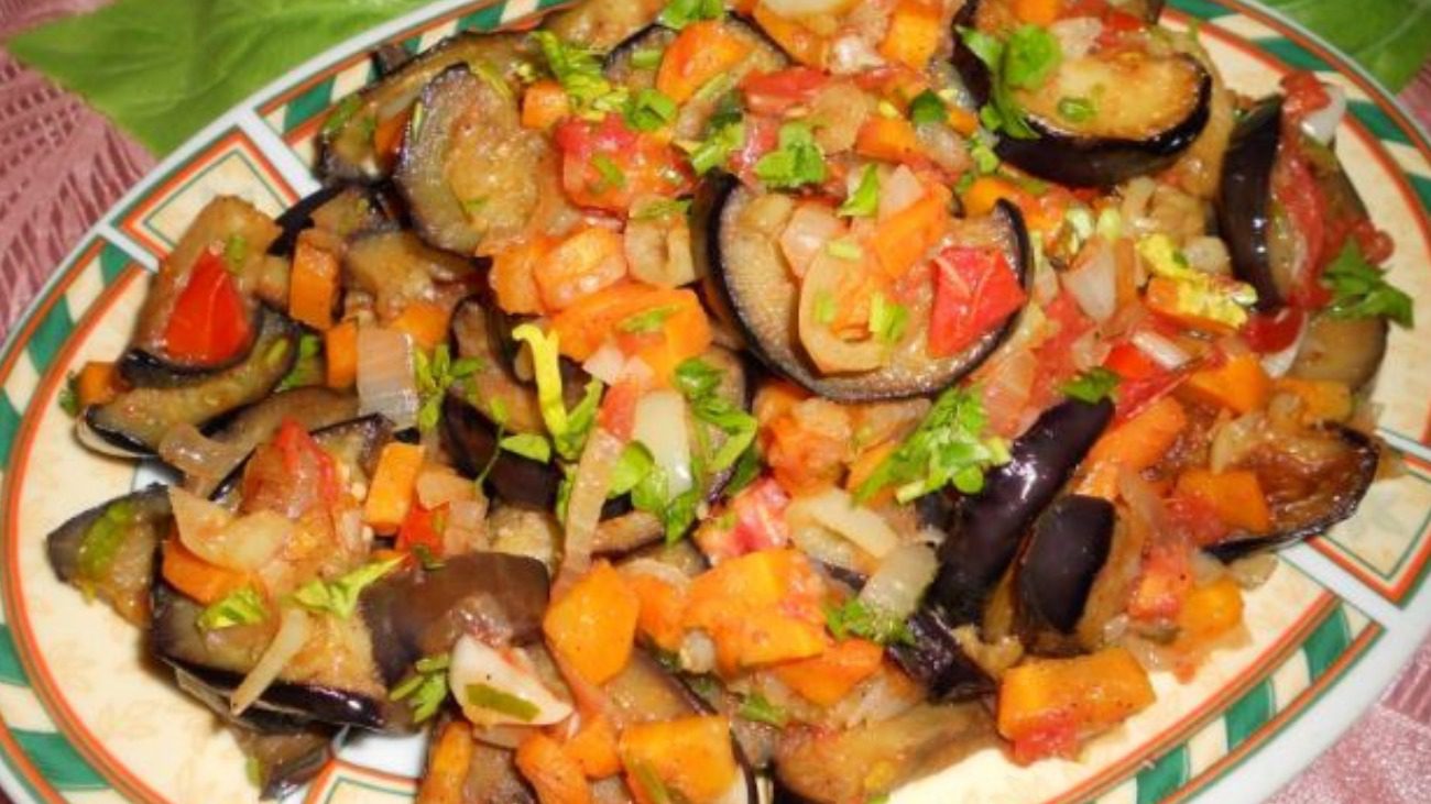 Баклажаны на сковороде с овощами вкусно