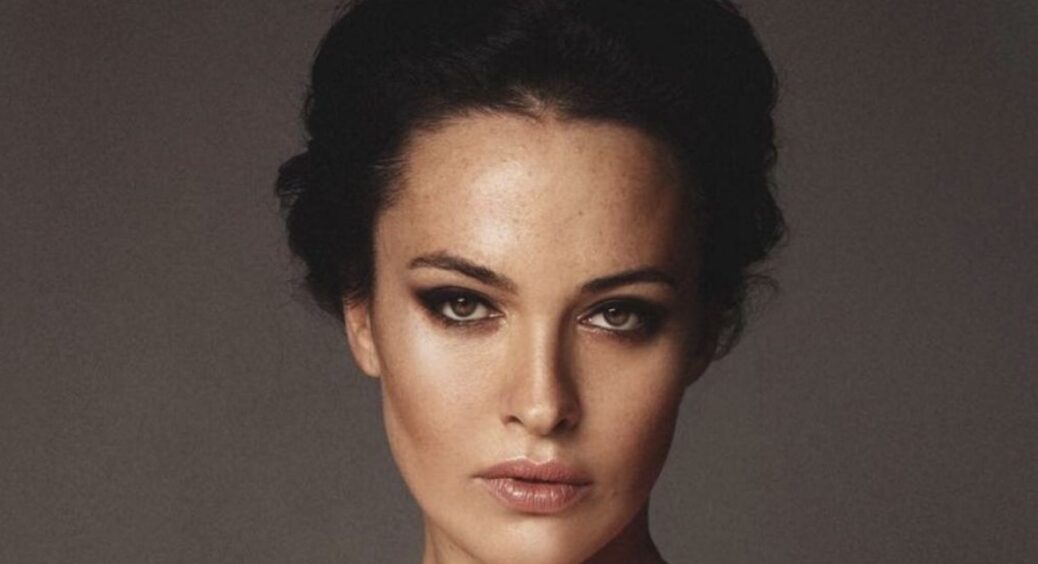 “Єдиний вихід — народити”: 38-річна Даша Астаф’єва розповіла про вагітність та готовність стати матірʼю 