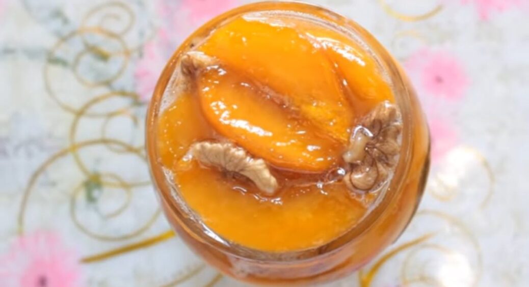 Улюблене варення з персиків, яке готують рік у рік: неймовірний рецепт всього із двох інгредієнтів 