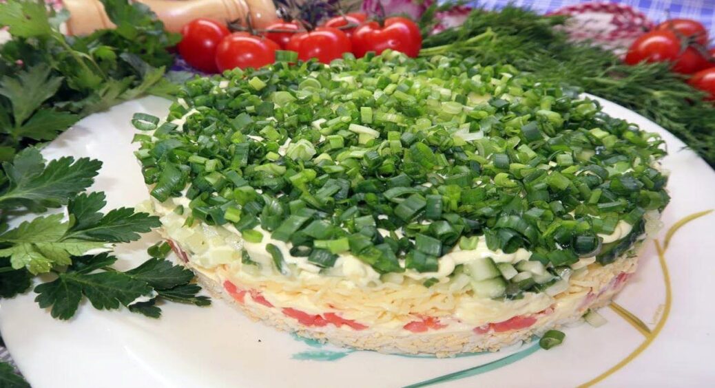 Конкурент номер 1 для “Оселедця під шубою”: елементарний салат із копченою скумбрією 