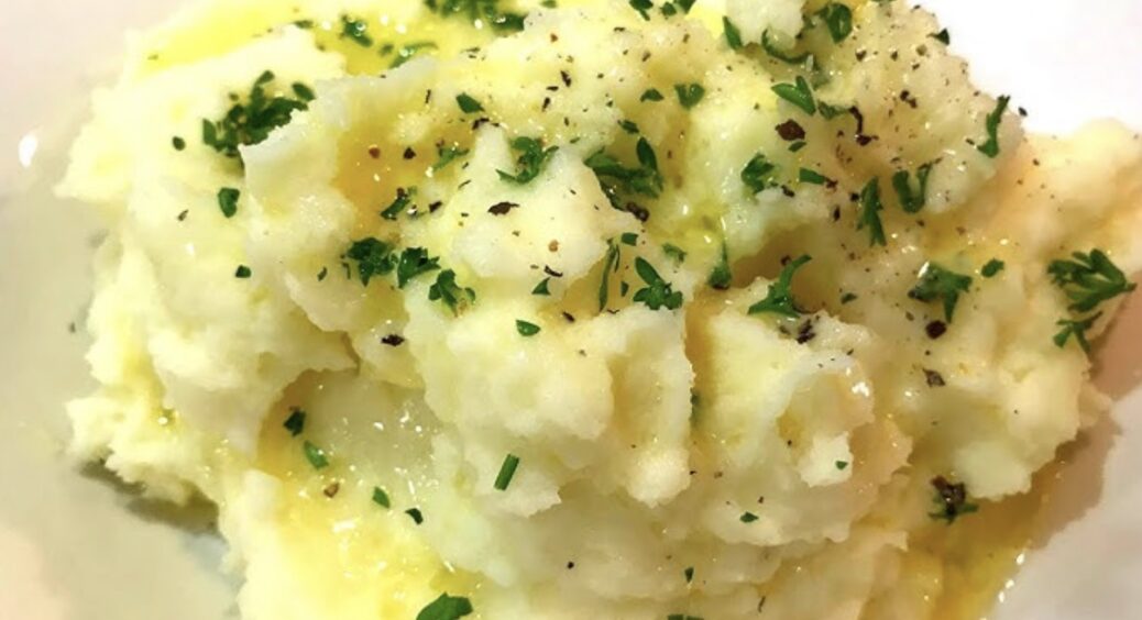 Відставте вершкове масло та молоко: саме цей інгредієнт зробить ваше картопляне пюре ніжним та насиченим 