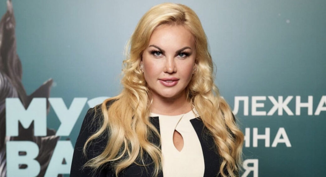 Камалія не сумує після новини про розлучення з Захуром та вийшла в люди з іншим: під руку та з посмішкою 