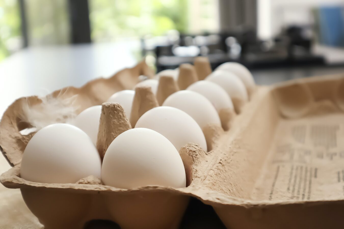 Як варити яйця, щоб добре чистились і не тріскались