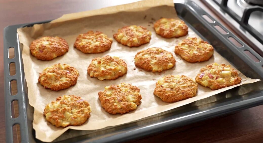 Разом з подругою за чаєм цілу тацю з’їли: смачне вівсяне печиво з додаванням яблук за 20 хвилин 