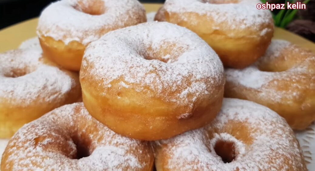 З 1 рецепту – миска м’яких пончиків без брудних рук: пишні, ароматні, смакота для 8 осіб одразу 