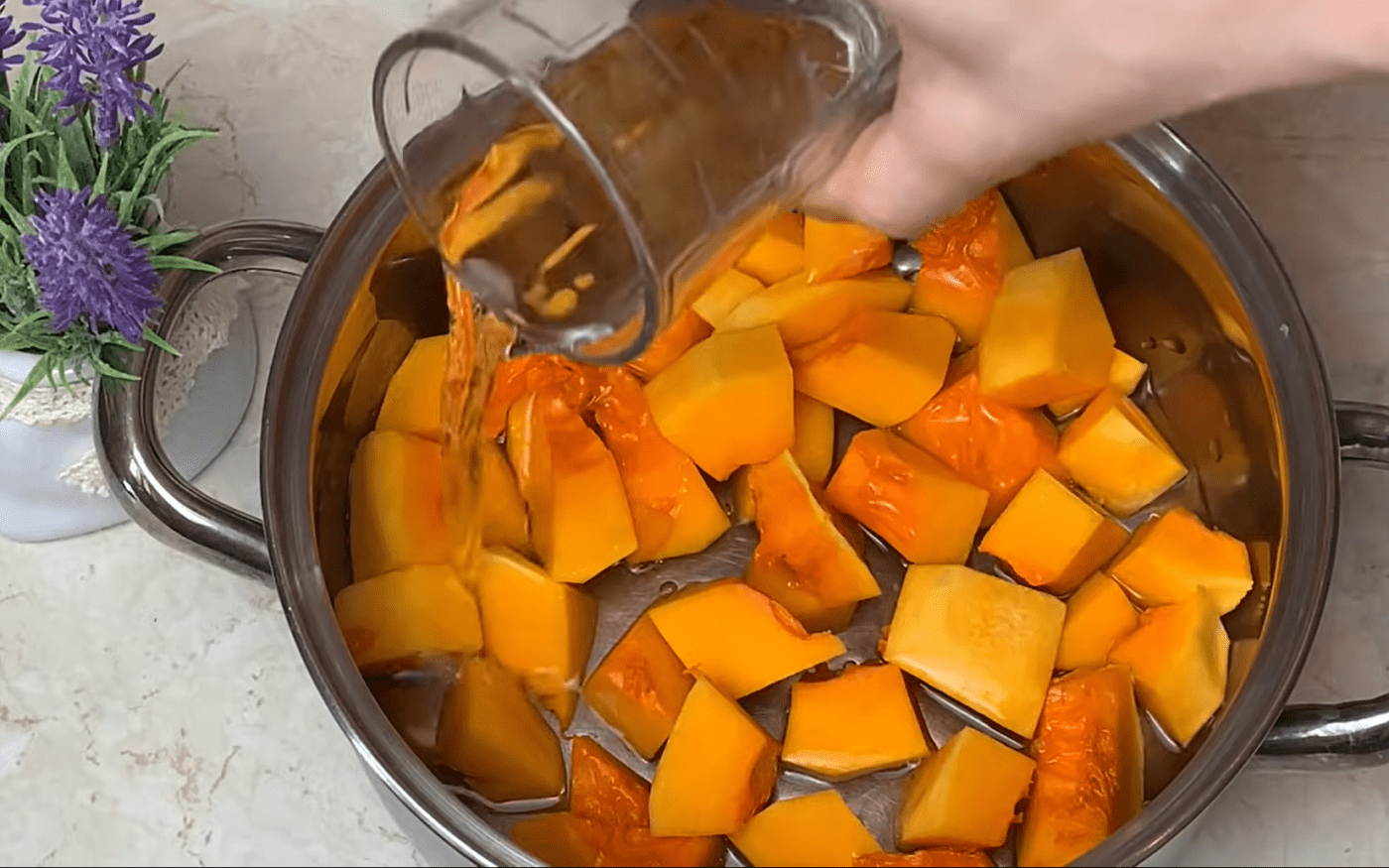 Простий рецепт приготування десерту з гарбуза та яблук