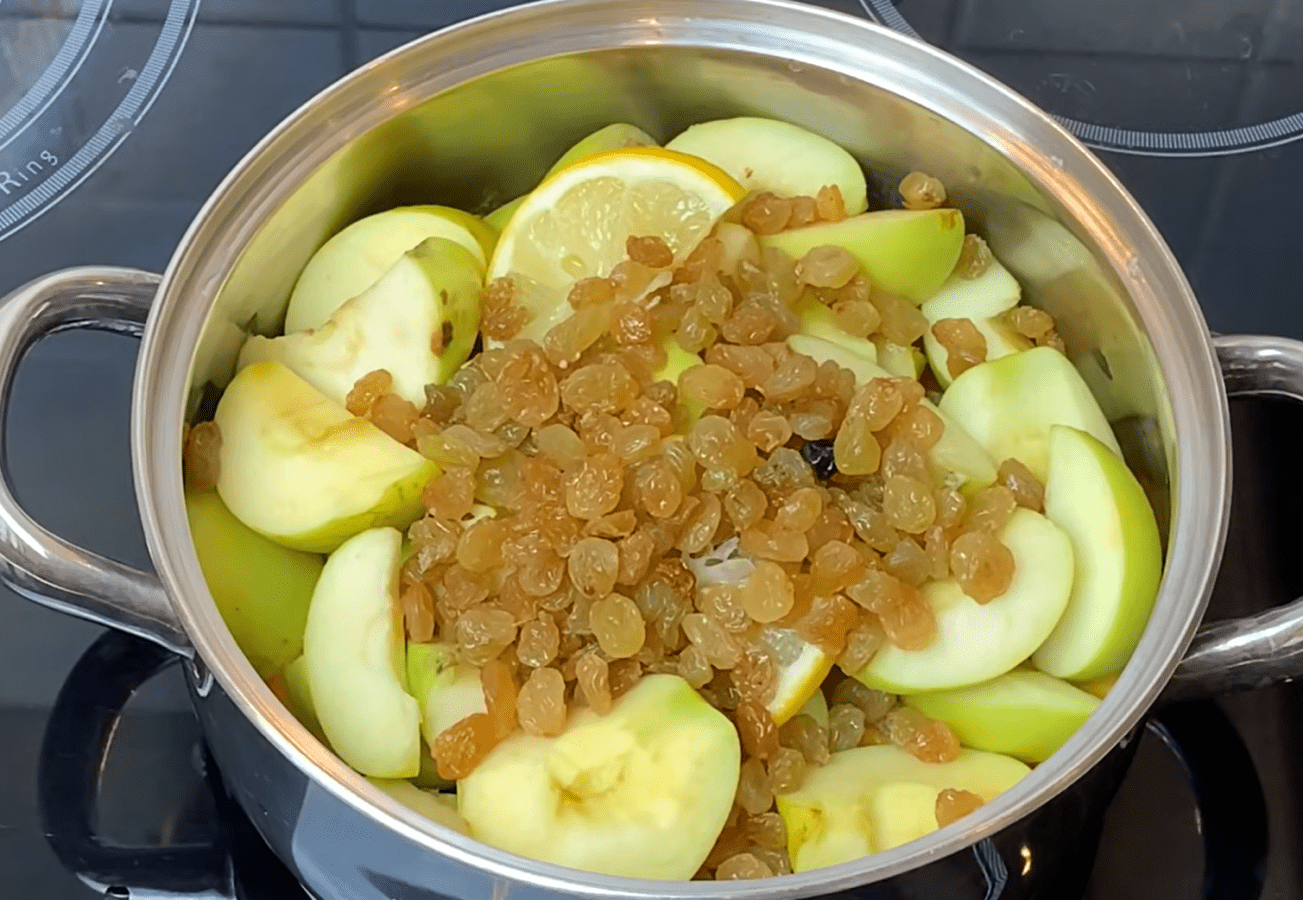 Простий рецепт приготування десерту з гарбуза та яблук