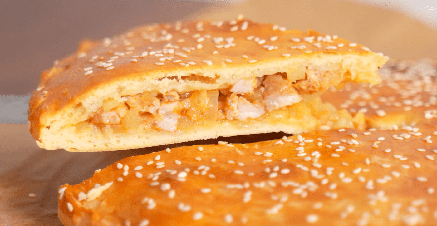 Рецепт приготування пирога з м'ясом та картоплею. Фото Аліни FooDee