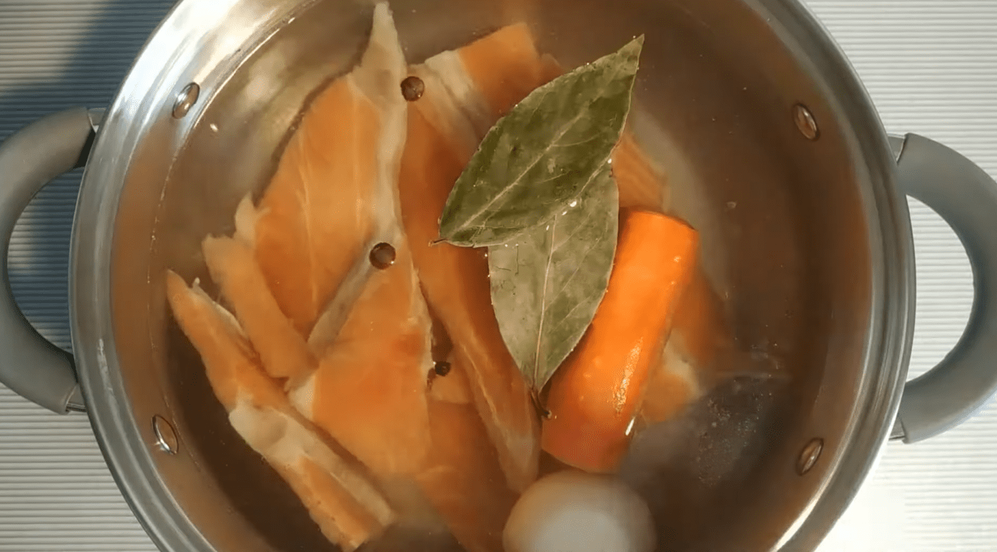 Рецепт приготування наваристого супу з хребтів лосося