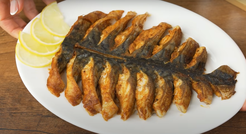 Готується дуже просто та приваблює своєю подачею: рецепт приготування запеченої в духовці скумбрії 