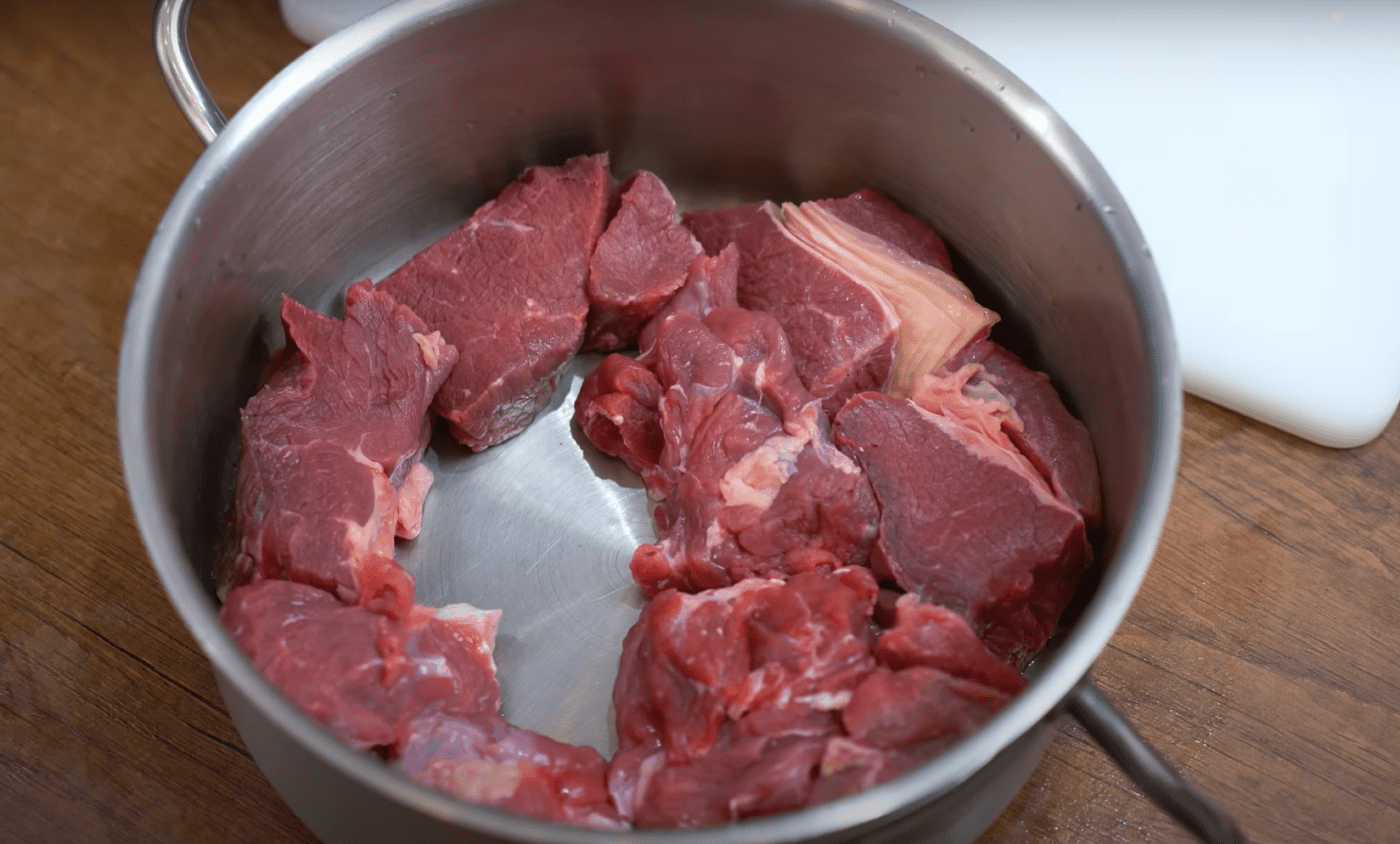 Простий рецепт приготування тушкованої яловичини