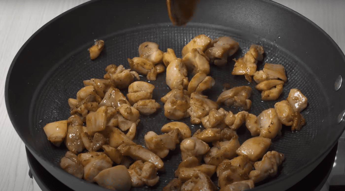 Рецепт приготування макаронів у вершково-сирному соусі