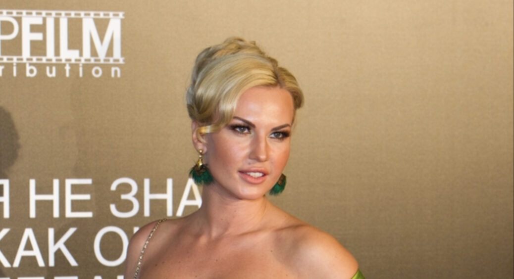 Як виглядає розкішний палац, який дістався Камалії від Захура: золоті зали як у французькому Версалі 