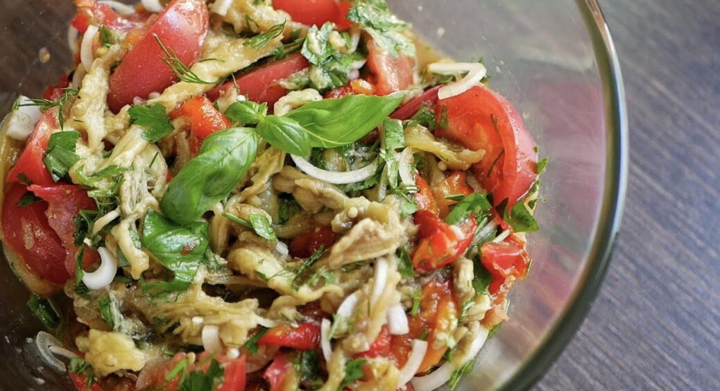 Ситний салат, для якого навіть не потрібно нічого варити: смачніший і корисніший за звичний “Вінегрет” 