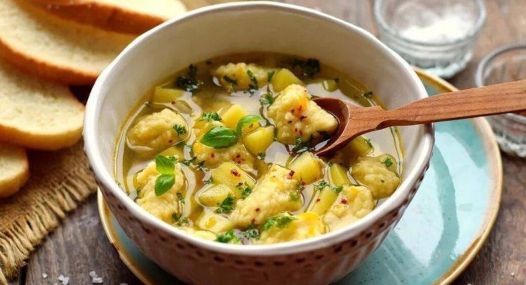 Курячий суп з галушками: класичний рецепт смачної та поживної першої страви і для дітей, і для дорослих 