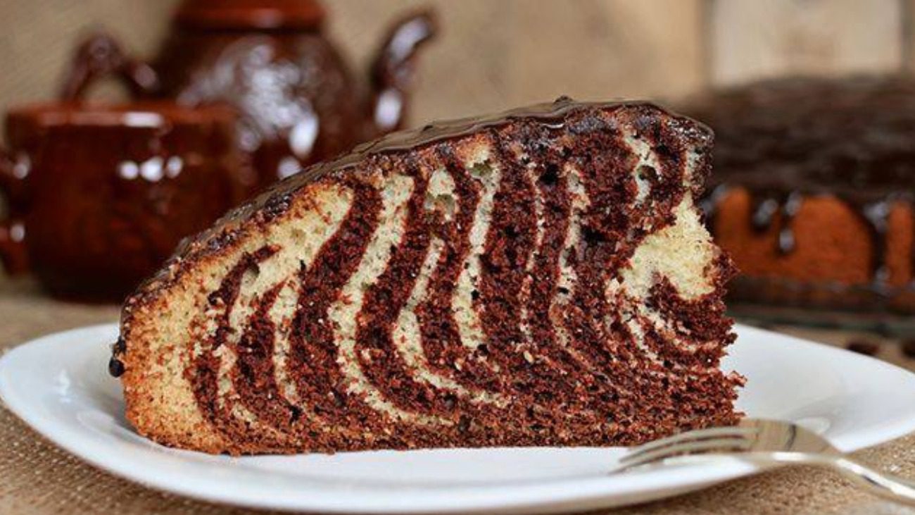 Приготуйте пиріг Зебра самостійно: яскраві візерунки та насичений смак