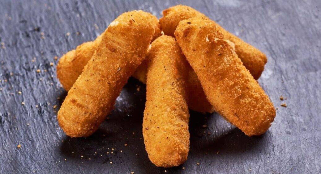 Сирні палички з лаваша на сніданок: хрумка скоринка і тягуча начинка – діти заради них встають 