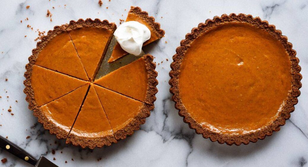 Рецепт американського гарбузового пирога з корицею: незвична страва, яка урізноманітнить раціон і чаювання 