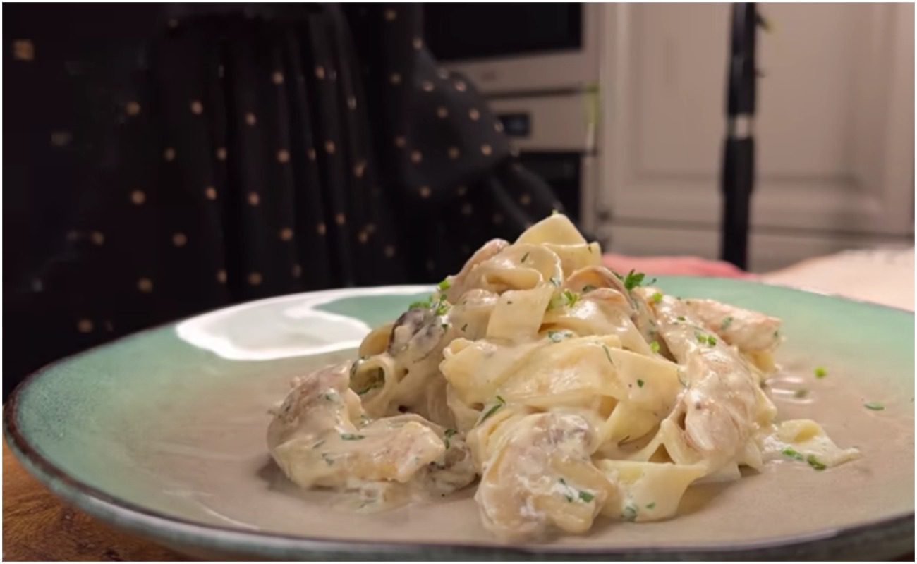 Рецепт ніжного соусу для макаронів і пасти 