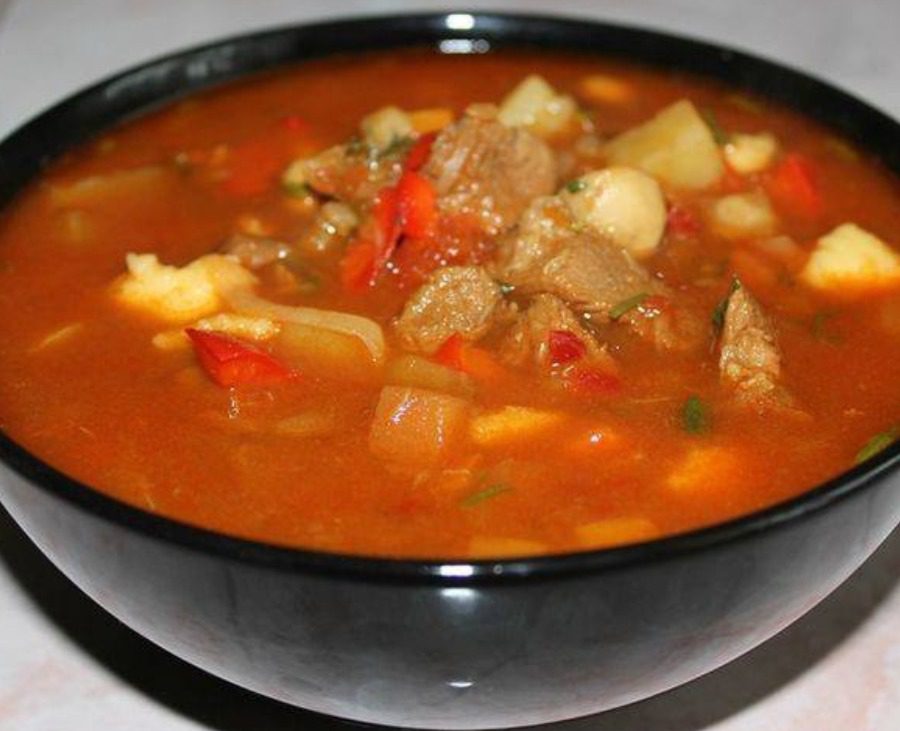 Рецепт найкращого супу з м'ясом та квасолею на обід