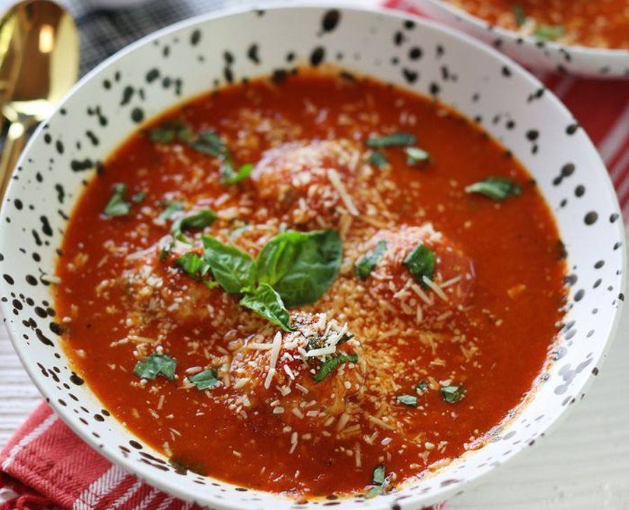 Рецепт томатного крем-супу з обсмаженими фрикадельками