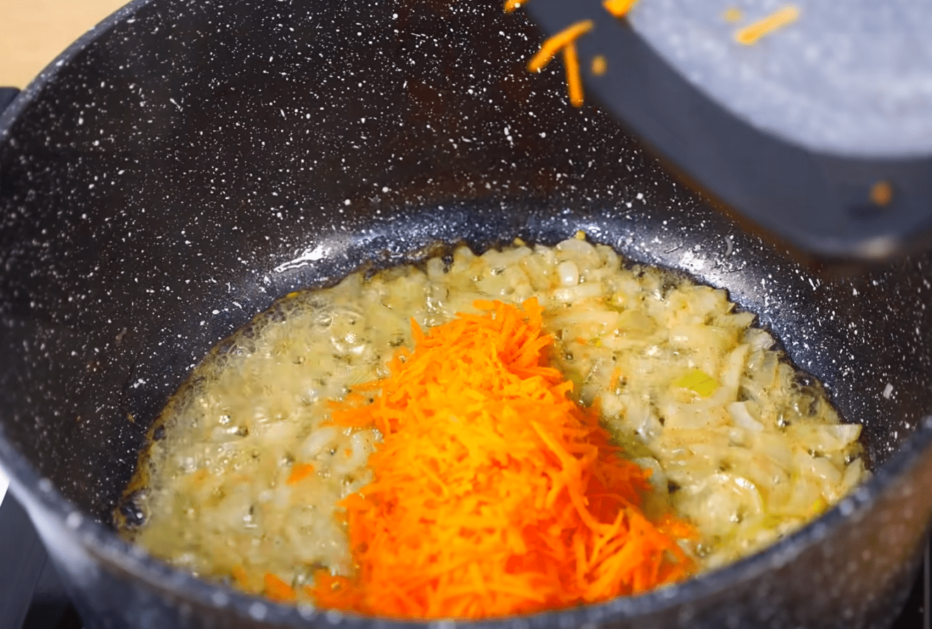 Рецепт приготування супу з пельменями нашвидкоруч