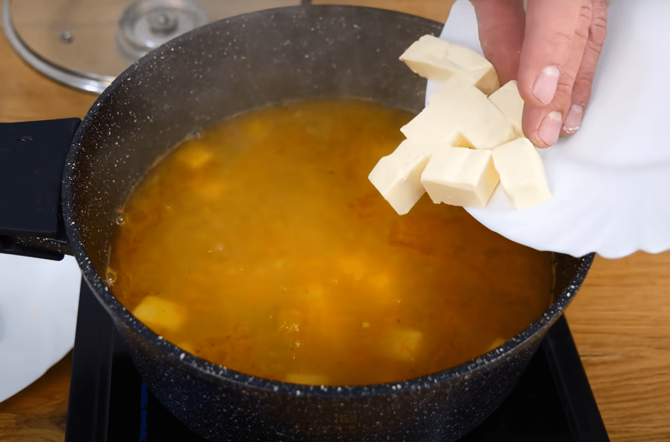Рецепт приготування супу з пельменями нашвидкоруч