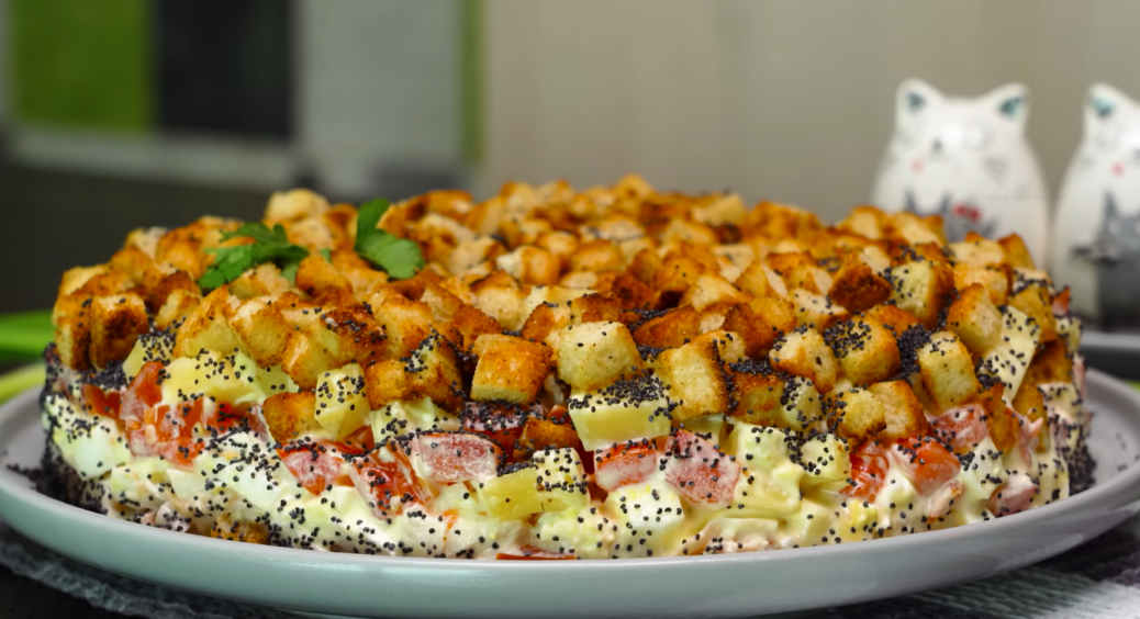 Чудова страва до зимових свят: рецепт фантастичного салату з курки, що стане окрасою новорічного столу 