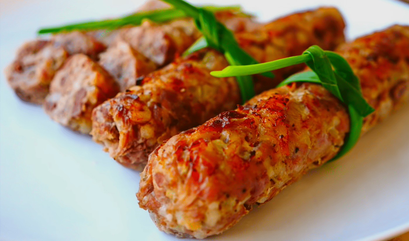 Рецепт приготування запечених у духовці ковбасок з фаршу