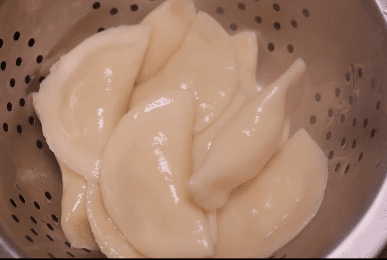 Ідеальне тісто на вареники/Фото та рецепт YouTube-каналу НАШІ БЕСАГИ 