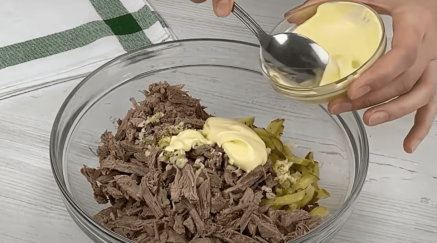 Рецепт приготування салату з телятиною та омлетом