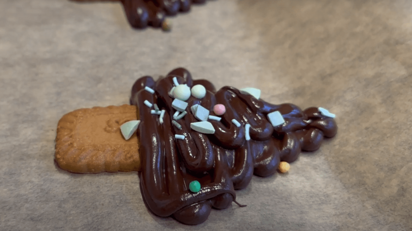 Найкращий рецепт на Новий рік: шоколадні ялинки без випікання
